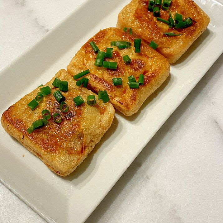 主夫がつくる納豆キムチチーズの油揚げ包み焼き